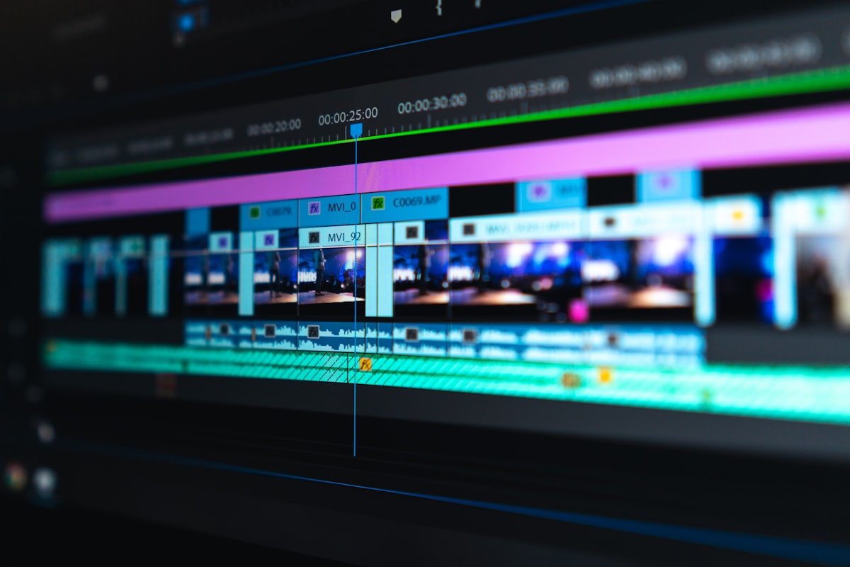 Professionelles Videostudio Equipment mit Kamera und Beleuchtung